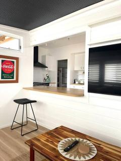 Single Fin Sleeps 4, sand, surf and sandy toes - 3