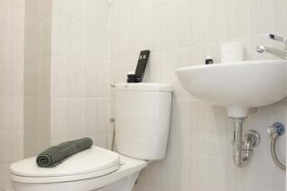 Studio No Kitchen Apartment The Lodge Paskal near BINUS University By Travelio - Bandung - 2