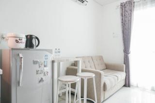 Comfort 1BR Apartment with Study Room at Woodland Park Residence By Travelio - Giacarta - 2