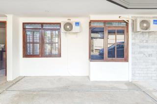 RedDoorz at Anjasmoro Guest House near Bandara Ahmad Yani Semarang - 6
