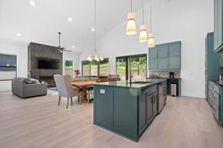 Modern Retreat 10 min-Oaklawn BBQ grill Pavillion Kids playground - Hot Springs - 9