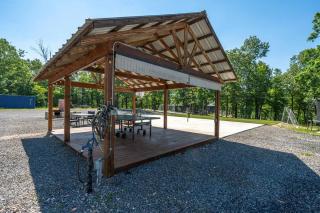 Modern Retreat 10 min-Oaklawn BBQ grill Pavillion Kids playground - Hot Springs - 1