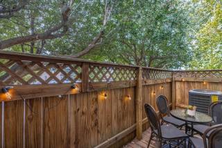 Charming & Cozy & Spacious, Historic Columbia, Prime Location, Mins to USC, TVs, Parking, Fireplace, WiFi - 9