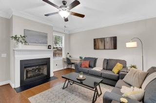 Charming & Cozy & Spacious, Historic Columbia, Prime Location, Mins to USC, TVs, Parking, Fireplace, WiFi - 5