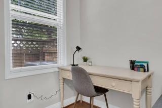 Charming & Cozy & Spacious, Historic Columbia, Prime Location, Mins to USC, TVs, Parking, Fireplace, WiFi - 3