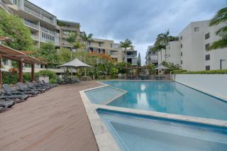 Private Rooftop Beachside 3-Bed Apt with Pool - Gold Coast - 1