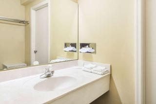 Super 8 by Wyndham O'Fallon - O'Fallon - 3