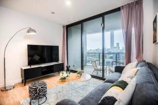 2B1B w Parking, Pool, Gym, Sauna in South Brisbane - 3