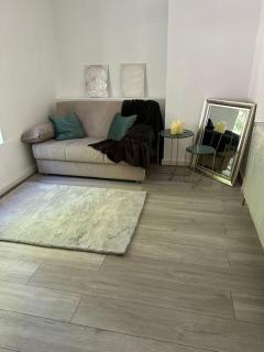 A Luxuary Get-Away - Huddersfield - 9