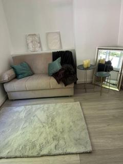 A Luxuary Get-Away - Huddersfield - 8