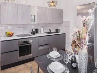 Three Bedroom Villa, Pool, Private Garden - 3