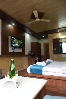 !!! Hotel The Nirvana Hills By Hotel Manu !!! A Luxury Stay With Mountain View!!!Couple Friendly!!! Balcony Rooms!!!Open Terrace With 360 View!!! - 4