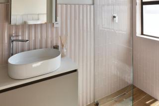 Camps Bay villa with swimming pool, solar power inverter and mountain views! - Kaapstad - 4