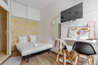 NEW Studio Champs Elysées 2PAX - París - 3