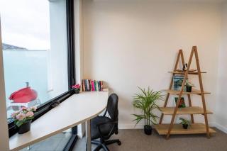 Central Brisbane 2BR Apt - Pool, Gym & Big Balcony M25 - 5