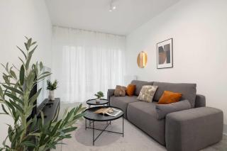 Elegancki Apartament w Centrum Katowic Przy Rynku z Parkingiem i Biurkiem by Noclegi Renters - Katowice - 0