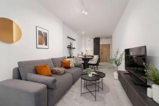 Elegancki Apartament w Centrum Katowic Przy Rynku z Parkingiem i Biurkiem by Noclegi Renters - Katowice - 5
