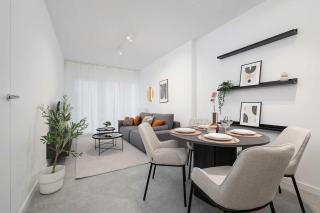 Elegancki Apartament w Centrum Katowic Przy Rynku z Parkingiem i Biurkiem by Noclegi Renters - Katowice - 4