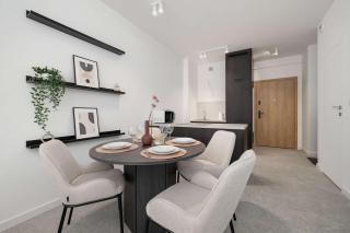 Elegancki Apartament w Centrum Katowic Przy Rynku z Parkingiem i Biurkiem by Noclegi Renters - Katowice - 1