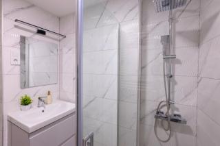 Central n' Cozy T8 Apartment w' 2BEDRM - Budapest - 1