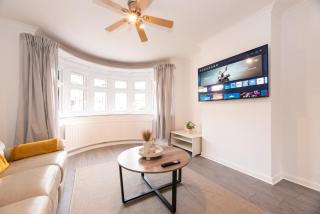 4 Bedroom Family Home In South East London - Welling - 8