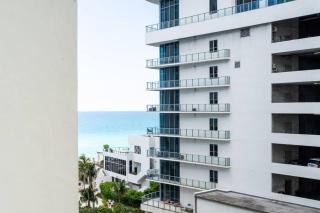 Welcome to our beach home! - Hollywood - 1