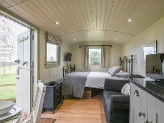 Hay And Hedgerow Glamping - - 9