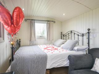 Hay And Hedgerow Glamping - - 6