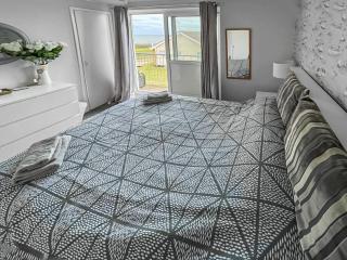 Beach House - Corton - 2