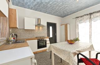 Bright studio apartment with pool view - Valbandon - 8