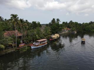 The Lake Paradise Boutique Resort - Alleppey - 0