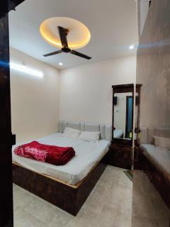 Shri Vishnu Home Stay - Benares - 7