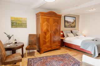 Eulenhaus - Weingut Walter J Oster - 2
