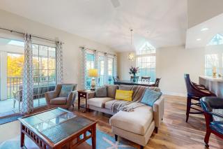 Spacious condo with pool, hot tub and private washer/dryer -  - 8