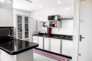 Apartamento a 500m da Praia com Vista do Mar, Ar-Condicionado, Churrasqueira, Rede de Descanso e Cozinha Completa - Imbituba - 4