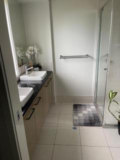 Modern Four Bedroom Holiday Home Available in Deebing Heights - Loamside - 7