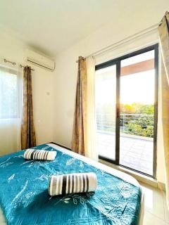 Modern 3 bed flat with pool - 5