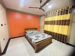 Chandra Guest House - - 7