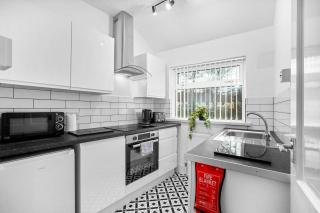 Luxury Two Bedroom Apartment - On Street Parking Available - Netflix - Wifi - Top Rated - 311M - Birmingham - 6