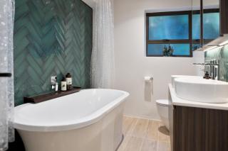 Camps Bay villa with swimming pool, solar power inverter and mountain views! - Kaapstad - 6