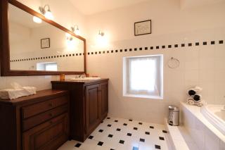 Semi-detached provencal farm with swimming pool - 5