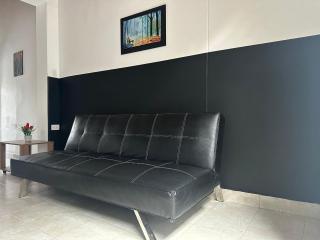 Casa Tradicional Remodelada en Envigado con Patio - Envigado - 9