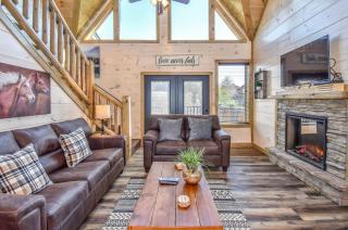 Luxury 4-BR Cabin Near Parkway and Dollywood with Game Room and Hot Tub - 0