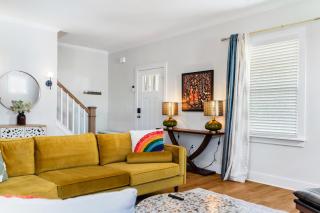 Family-Friendly 4BR with Fenced Yard & Parking - Durham - 3