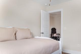 Family-Friendly 4BR with Fenced Yard & Parking - Durham - 1