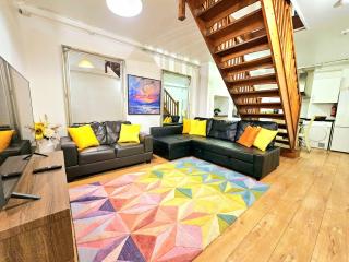 Duplex Home with 3 Bedrooms and Large Sofa-bed plus Back Patio, near Angel and King's Cross Station - Londra - 0