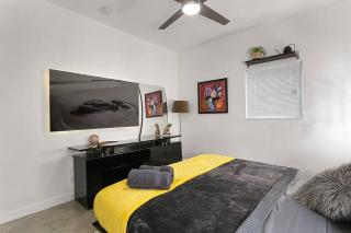 Luxury Mansion, Game Room, Pool, Rooftop, Skyline, Walk to Las Olas - 8