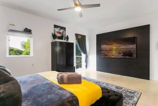 Luxury Mansion, Game Room, Pool, Rooftop, Skyline, Walk to Las Olas - 6
