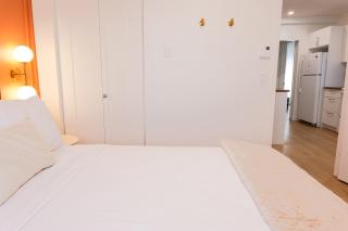 #5 - Spacious 3Bds - Self Check in - Plateau - St-Denis - AC - TV - Montréal - 2
