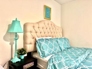 Private Room with Shared Bathroom with Another Unit, 10 Minutes Walk to University of Washington - Seattle - 7